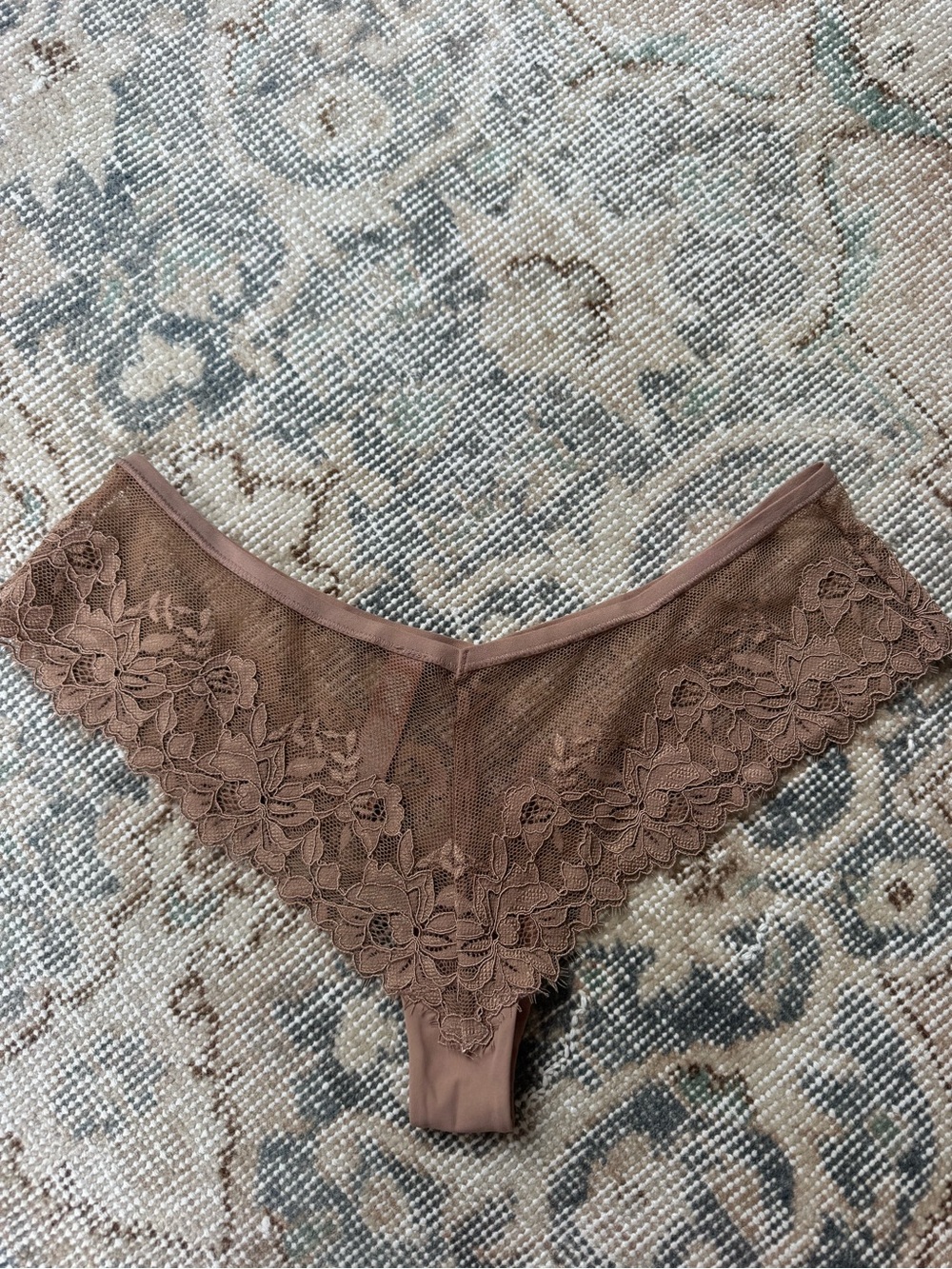 NWOT SKIMS Lace Thong